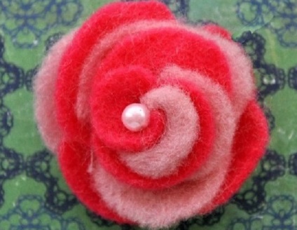 Rose a făcut din pâslă, cu mâinile lor (lor) Rose a făcut din pâslă, cu mâinile lor