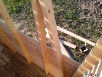 Barn cu mâinile lor (pentru a construi hambar lui) Barn cu mâinile lor