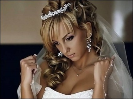 Coafuri mirese cu tiara (diademă) Coafuri de mireasa cu diadema