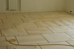 De stabilire a placaj laminat sub alegerea materialului, instrumente, lucru desigur (video) (placaj) Găini placaj laminat sub alegerea materialului, instrumente de lucru desigur (video)