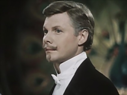Vitaly Solomin într-un cadru de cadru cu, și de ce fermecător Dr. Watson numit flori de piatra (paie) Vitaly Solomin într-un cadru de cadru cu, și de ce fermecător Dr. Watson numit floare de piatra