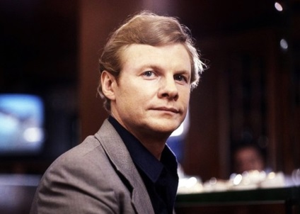 Vitaly Solomin într-un cadru de cadru cu, și de ce fermecător Dr. Watson numit floare de piatra (Vitaly) Vitaly Solomin într-un cadru de cadru cu, și de ce fermecător Dr. Watson numit floare de piatra