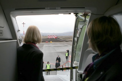 O femeie a cerut să părăsească avionul, așa cum sa dovedit, a fost pentru binele (era) O femeie a cerut să părăsească avionul, așa cum sa dovedit, a fost în beneficiul