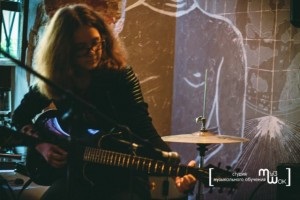 Cum să învețe să joace chitara bas pentru incepatori muzshok