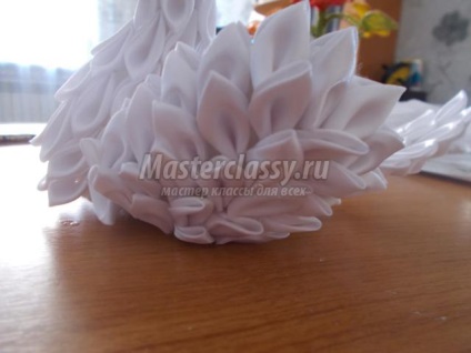 Swan in tehnica kanzashi