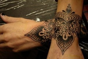 Tatuaj pe încheietura mâinii pentru bărbați și femei - și valoarea schițe (încheietura mâinii) Tatuaj pe încheietura mâinii pentru bărbați și femei - și valoarea de schițe