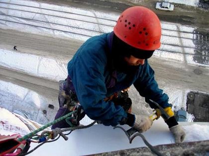 Reparare de balcoane si loggii cu instruirea lui mâini video, fotografii