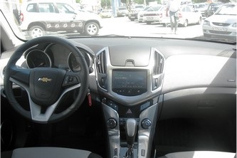 Hits chevrolet cruze de referință, Ford Focus si Opel Astra, test drive-uri