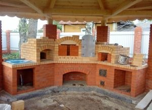 Spațiu de stat în grădină cu cămin (foișor) Spațiu de stat în grădină cu cămin