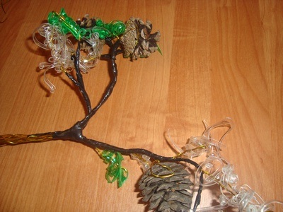 Lemn dintr-o sticla de plastic si conuri (master-class) Lemn dintr-o sticla de plastic si conuri