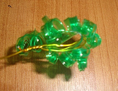 Lemn dintr-o sticla de plastic și conuri (conuri) Lemn dintr-o sticla de plastic si conuri