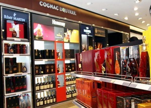 Duty Free în Antalya - prețuri mici în magazin aeroport (taxe) Duty Free în Antalya - prețuri mici în magazin de aeroport