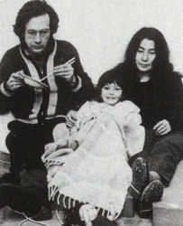 Yoko Ono - biografie si lucrari (Biografie Yoko Ono) Yoko Ono - biografie si lucrari