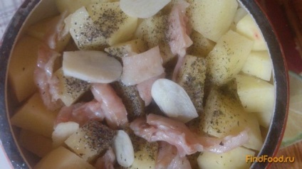 Cartofi cu carne de pui cu usturoi si smantana intr-o reteta oala cu fotografie (carne cu usturoi smântână) Cartofi cu carne de pui cu usturoi și smântână într-o rețetă oală cu o fotografie