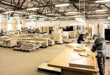 Cine lucrează în producția de mobilier (lucrări) Cine lucrează în industria mobilei