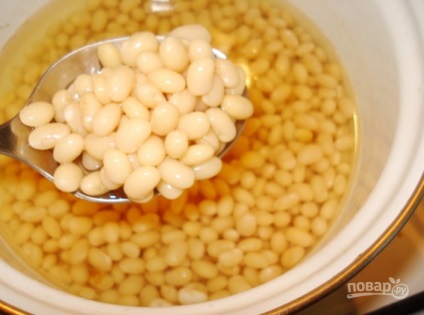 Pui cu fasole într-un cuptor, prostopovar (cuptor) Pui cu fasole în cuptor, prostopovar