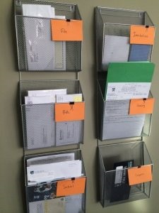 tăvi de hârtie și reviste (tava de reviste) tăvi de hârtie și reviste