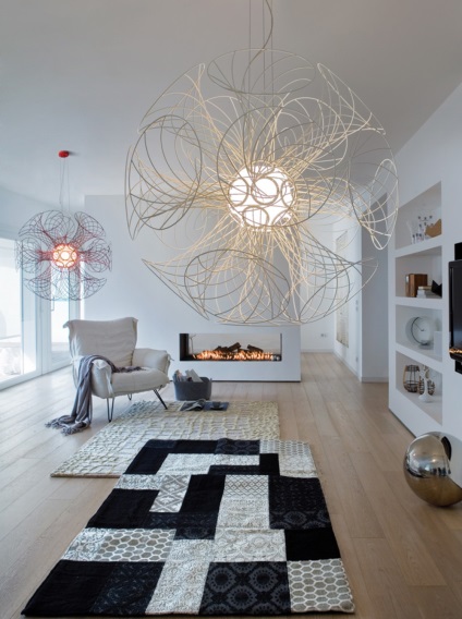 Candelabre în interior, elegant, lumina plafon clasic și modern în camera de zi, bucătărie sau (camera de zi) Candelabre în interior, elegant, modern și clasic lumina plafon în camera de zi, bucătărie sau
