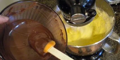 Mastic si ganache de ciocolata alba, de culoare închisă și lapte sub rețete de mastic la domiciliu (alb) Mastic si ganache de ciocolata alba, de culoare închisă și lapte sub rețete de mastic la domiciliu