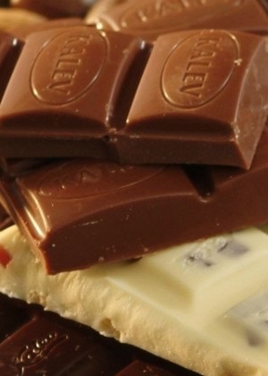 Mastic si ganache de ciocolata alba, de culoare închisă și lapte sub rețete de mastic la domiciliu (inchis) Mastic si ganache de ciocolata alba, de culoare închisă și lapte sub rețete de mastic la domiciliu