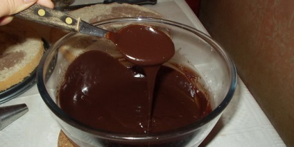 Mastic si ganache de ciocolata alba, de culoare închisă și lapte sub rețete de mastic la domiciliu (inchis) Mastic si ganache de ciocolata alba, de culoare închisă și lapte sub rețete de mastic la domiciliu
