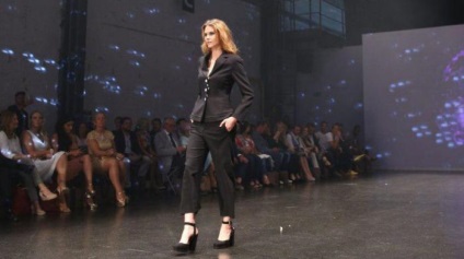 Modelul de afaceri este adevărat, că nu vorbește despre (adevăr) Modelul de afaceri este adevărat, care nu spune