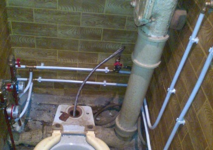 Instalarea de canalizare în baie cu mâinile lor (canalizare) Instalarea de canalizare în baie cu mâinile lor