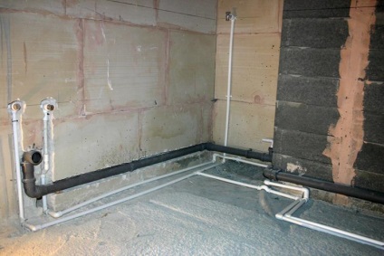 Instalarea de canalizare în baie cu mâinile lor (montaj) Instalarea de canalizare în baie cu mâinile lor