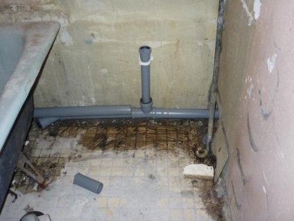 Instalarea de canalizare în baie cu mâinile lor (canalizare) Instalarea de canalizare în baie cu mâinile lor