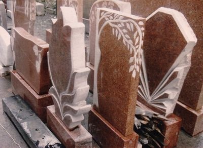 Tombstone din granit si marmura (structura marmura moale) Pietre funerare din granit si marmura