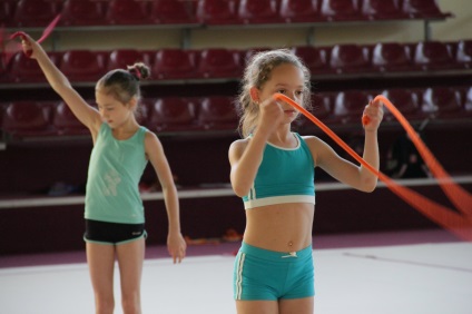 Pentru desert, iar băieții nu au timp ca gimnastele de tren (sport) Pentru desert, iar băieții nu au timp ca gimnastă instruit