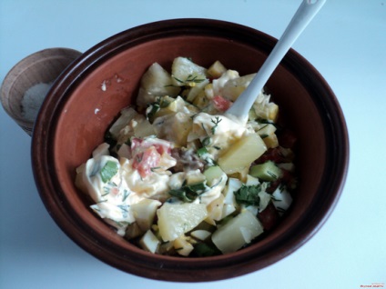 Salata cu ananas și brânză și pui (salată) Salata cu ananas și brânză și carne de pui