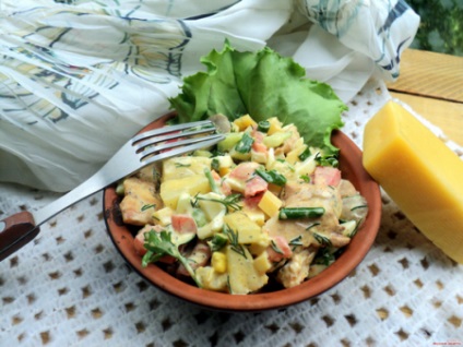 Salata cu ananas și brânză și pui (ananas) Salata cu ananas și brânză și carne de pui