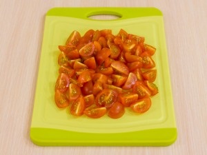 Salata cu pui, legume și sos de iaurt (salată) Salata cu pui, legume și sos de iaurt