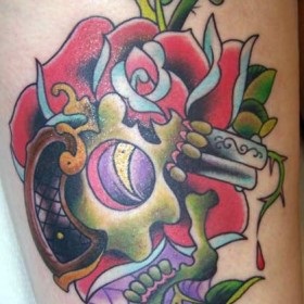 pistol tatuaj (pistol fata de șolduri) pistol tatuaj