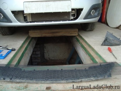 Setarea rețelei în partea de jos, fără a scoate bara de protecție - un club informal Lada Largus (Largus) Setarea rețelei în partea de jos, fără a scoate bara de protecție - un club informal Lada Largus