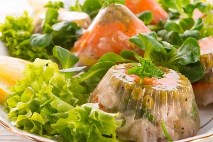 Aspic - un fel de mâncare tradițională de Crăciun (adauga usturoi tocat) Aspic - un fel de mâncare tradițională de Crăciun