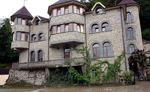 8 moduri de a fațadele caselor particulare 32 fotografie (finisaj fotografie fațadă a casei de piatră) 8 moduri de fatade de case particulare 32 de fotografii