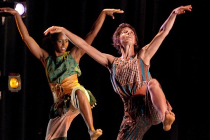 Afro-jazz - explozie dans de energie - Plie (dans) Afro-jazz - explozie dans de energie - Plie