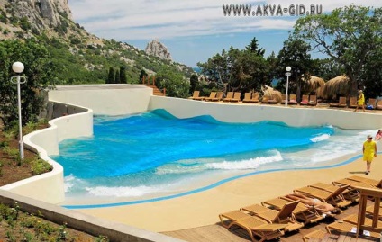 Un parc acvatic „Blue Bay“ Simeizul Crimeea (albastru) Un parc acvatic „Blue Bay“ Simeizul Crimeea
