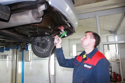 Prelucrare anticoroziune pentru automobile, foto și video (protecția împotriva coroziunii auto kazova cu procesul de mastic anticoroziv mâinile sale îndepărtarea ruginii la coroziune) Prelucrare anticoroziune pentru automobile, foto și video