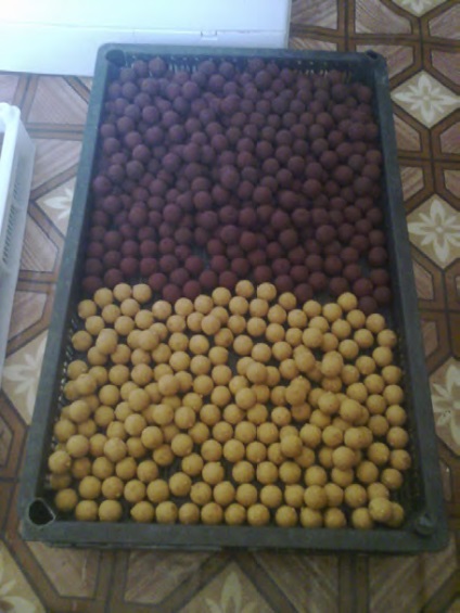Boilies cu mâinile lor (terci de „Lider“ soia) Boilies cu mâinile lor