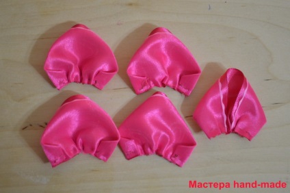 Brosa - a crescut de panglici de satin și dantelă, cu mâinile sale - maestru de mîna (trandafir de panglici de satin) Brosa - a crescut de panglici de satin și dantelă, cu mâinile - mână-a făcut maestru