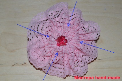 Brosa - a crescut de panglici de satin și dantelă, cu mâinile sale - maestru de mîna (trandafir de panglici de satin) Brosa - a crescut de panglici de satin și dantelă, cu mâinile - mână-a făcut maestru