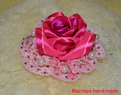 Brosa - a crescut de panglici de satin și dantelă, cu mâinile sale - master lucrate manual (benzi) Brosa - a crescut de panglici de satin și dantelă, cu mâinile - mână-a făcut maestru