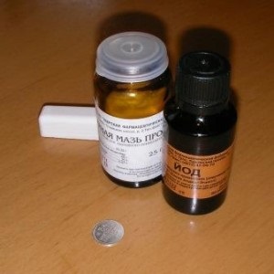 Ce și cum să curățați de argint la amoniac acasă de la înnegrire și iod, astfel încât (argint) Ce și cum să curățați de argint la amoniac acasă de la înnegrire și iod, astfel încât
