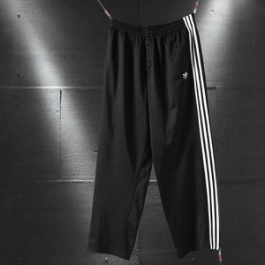 Care este adidas Originals, clubul Adidas (a) Care este adidas Originals, clubul adidas
