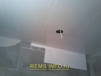 Efectuarea plafonul panouri din plastic într-o baie - exemplul fotografiei (de plastic) Efectuarea plafonul panouri din plastic într-o baie - exemplul fotografiei