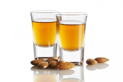 Făcând propriile lor mâini Amaretto la domiciliu (lor) Făcând propriile lor mâini amaretto la domiciliu