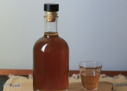 Făcând propriile lor mâini Amaretto la domiciliu (amaretto) Făcând propriile lor mâini amaretto la domiciliu